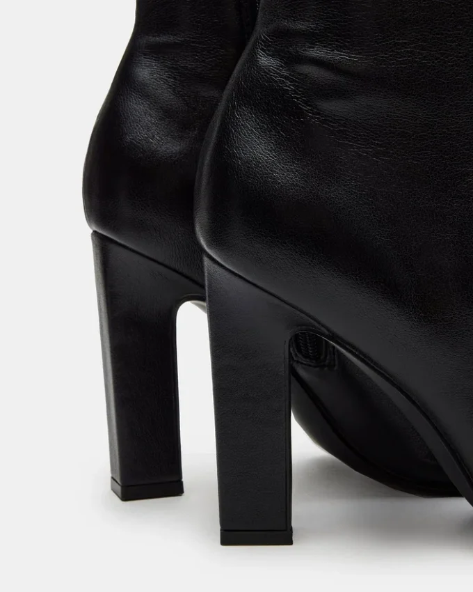 Aria Negru Aria Negru