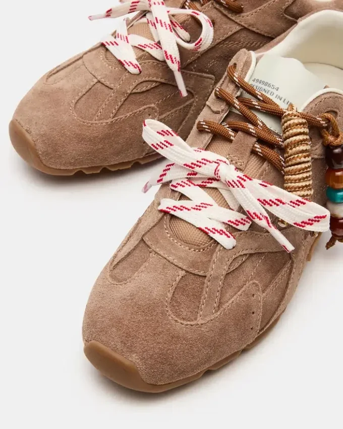 Aziel Charm din piele de căprioară de culoare gri-maro Aziel Charm din piele de căprioară de culoare gri-maro