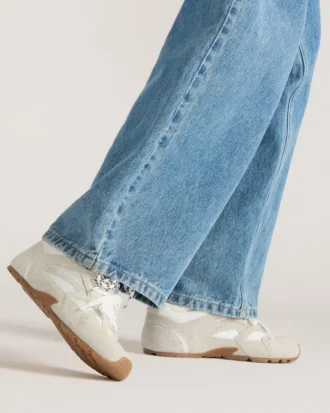 Aziel din piele de căprioară albă