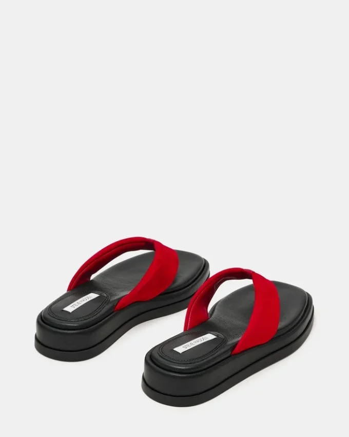 Bella din piele de căprioară roșie