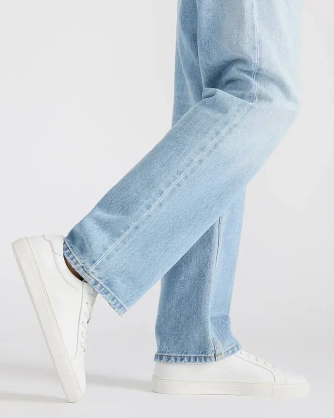 Bondd din piele albă Bondd din piele albă