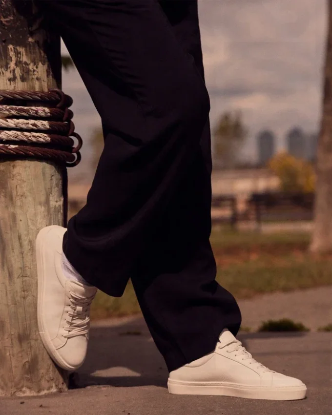 Bondd din piele albă Bondd din piele albă