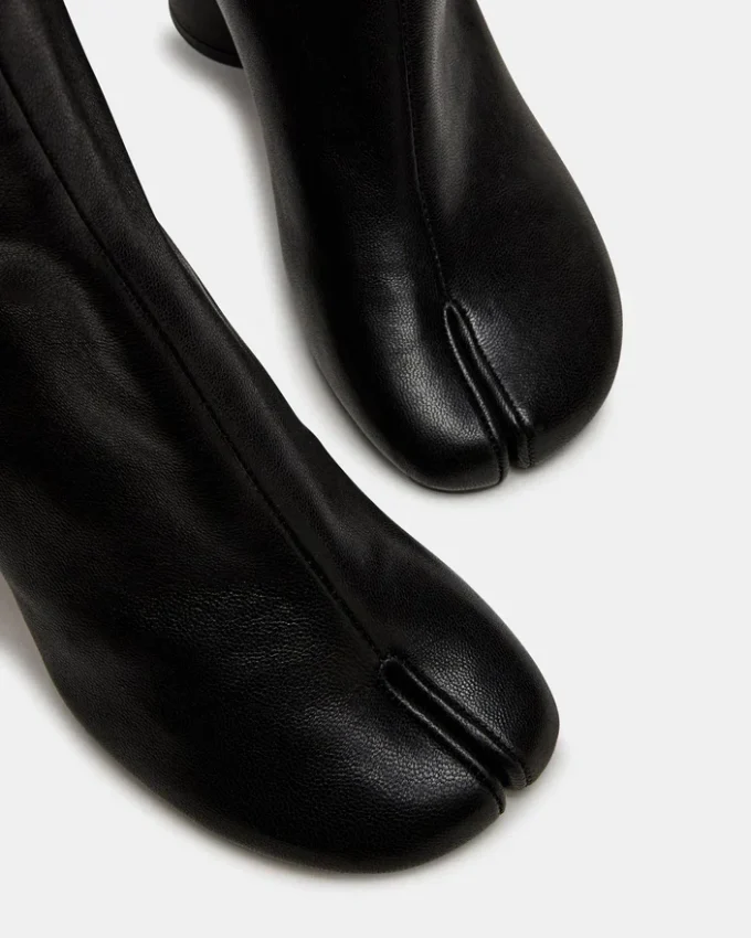 Caro din piele neagră