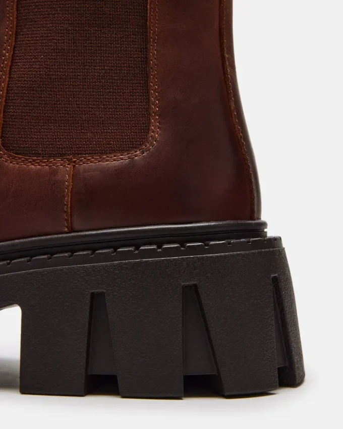 Charges Maro Distresat