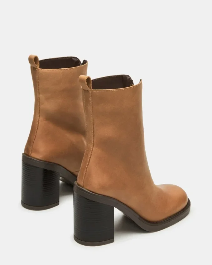 Declan din piele de culoare coniac