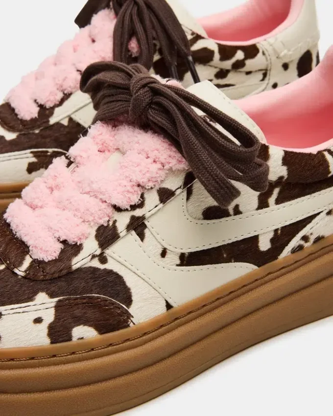 Dodge maro cu imprimeu de vacă