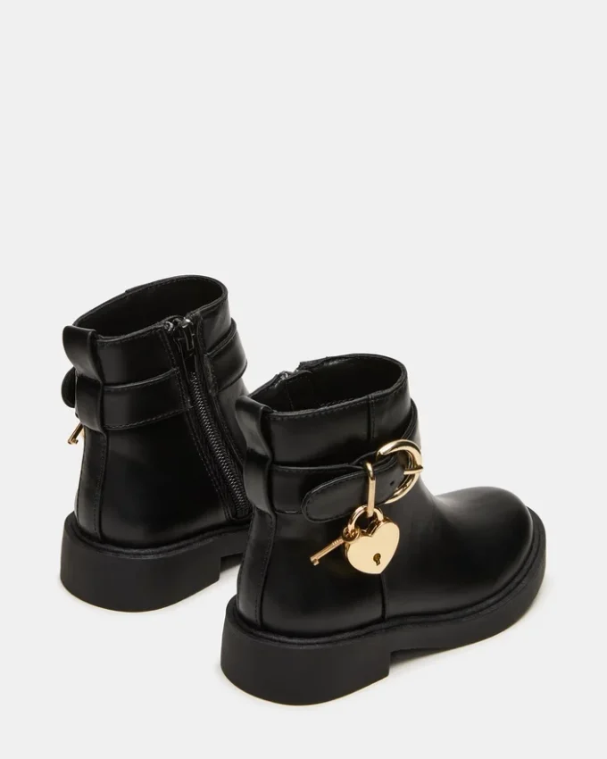 Ghete negre cu șireturi pentru copii mici