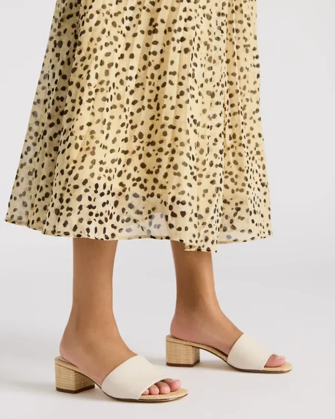 Hailee Piele de culoare bej Hailee Piele de culoare bej