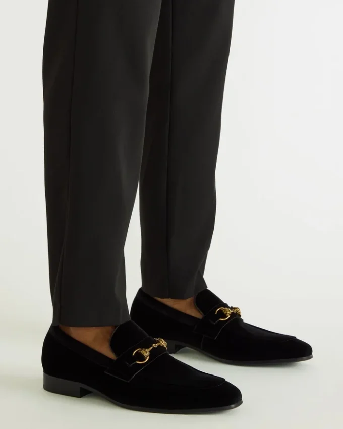 Jakiro din catifea neagră Jakiro din catifea neagră