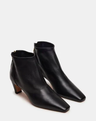 Juno din piele neagră