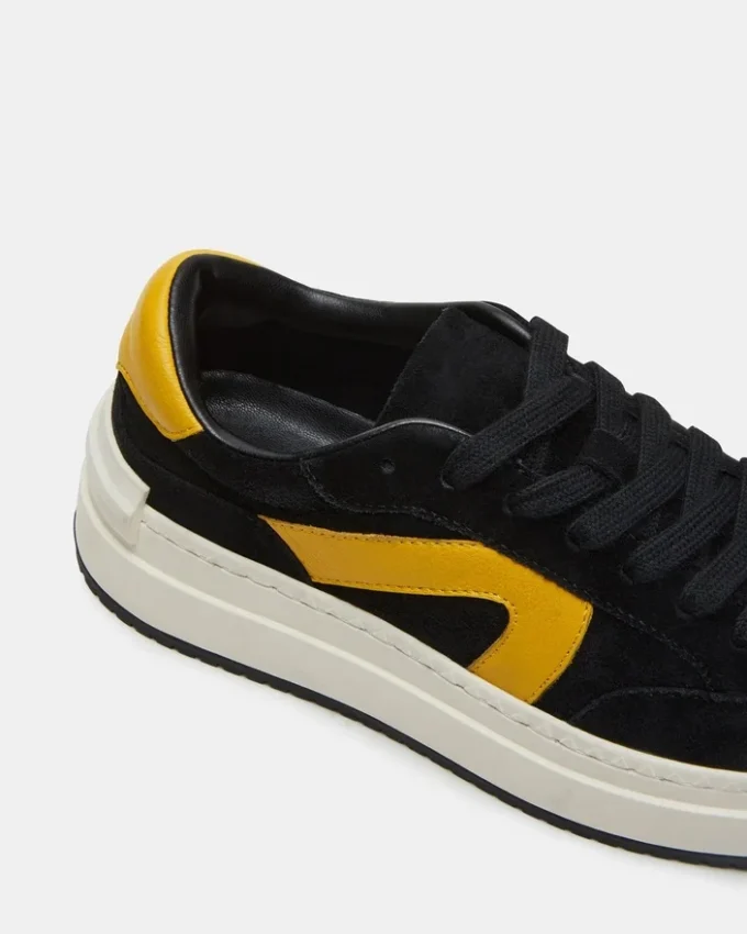 Kickflip din piele de căprioară neagră