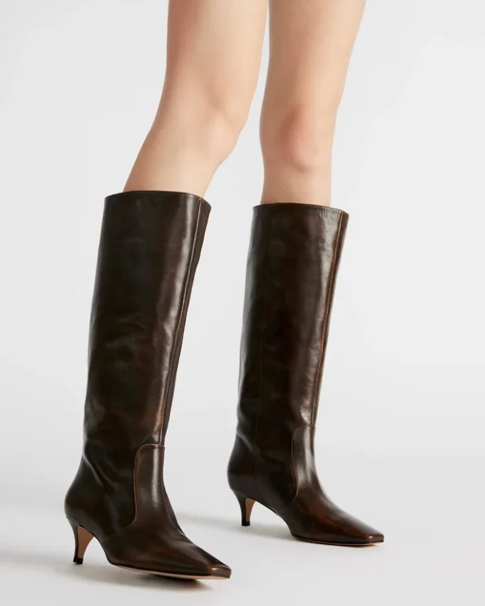 Lander maro distresat