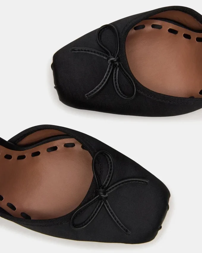 Larina din satin negru