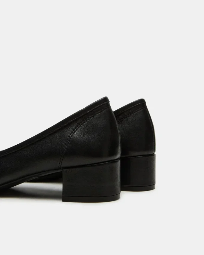 Mollie din piele neagră