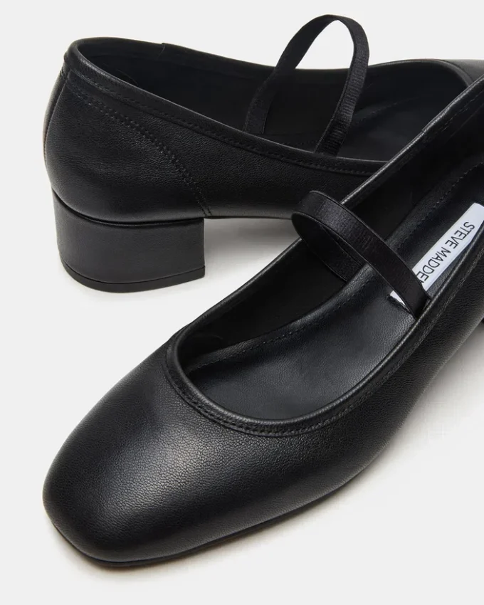 Mural din piele neagră