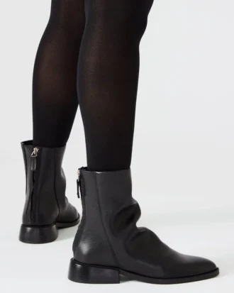 Nexie din piele neagră