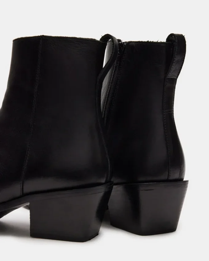 Richie din piele neagră