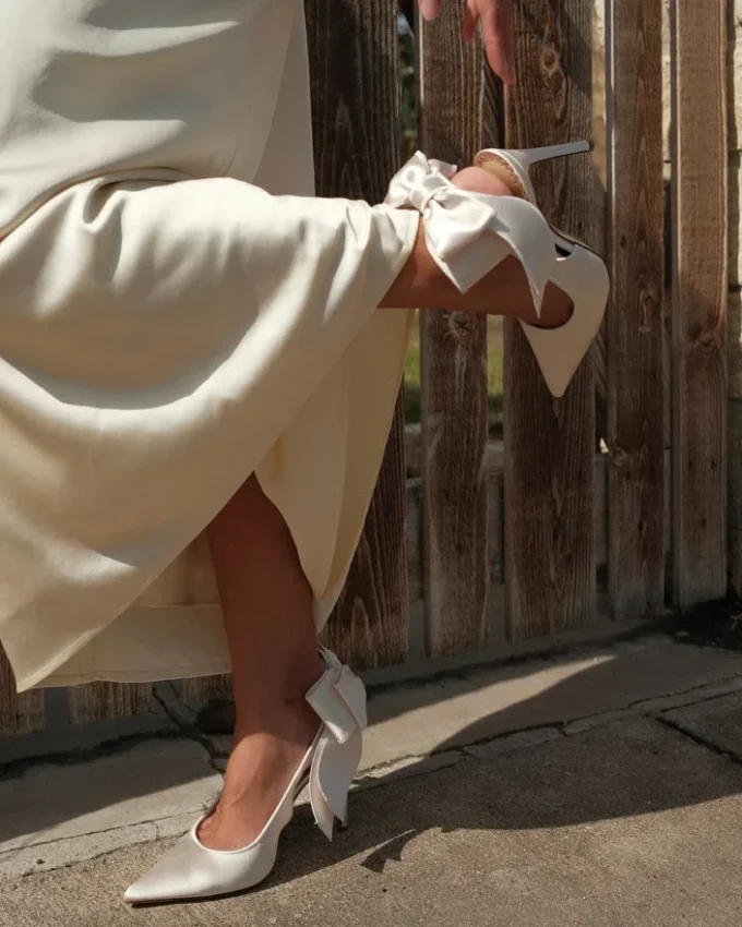 Satin de culoarea ceștii de ceai Satin de culoarea ceștii de ceai