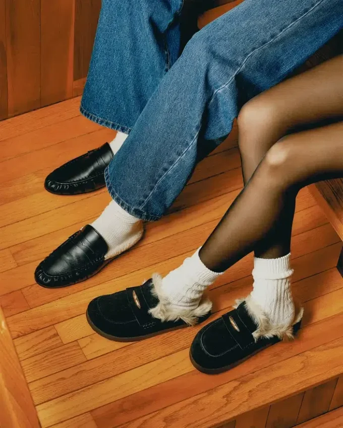 Tobin din piele de căprioară neagră cu blană artificială