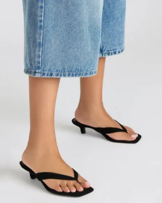 Tracie din piele de căprioară neagră