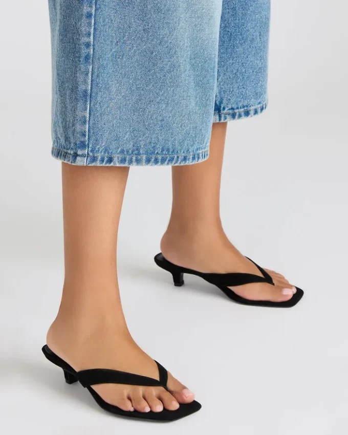 Tracie din piele de căprioară neagră