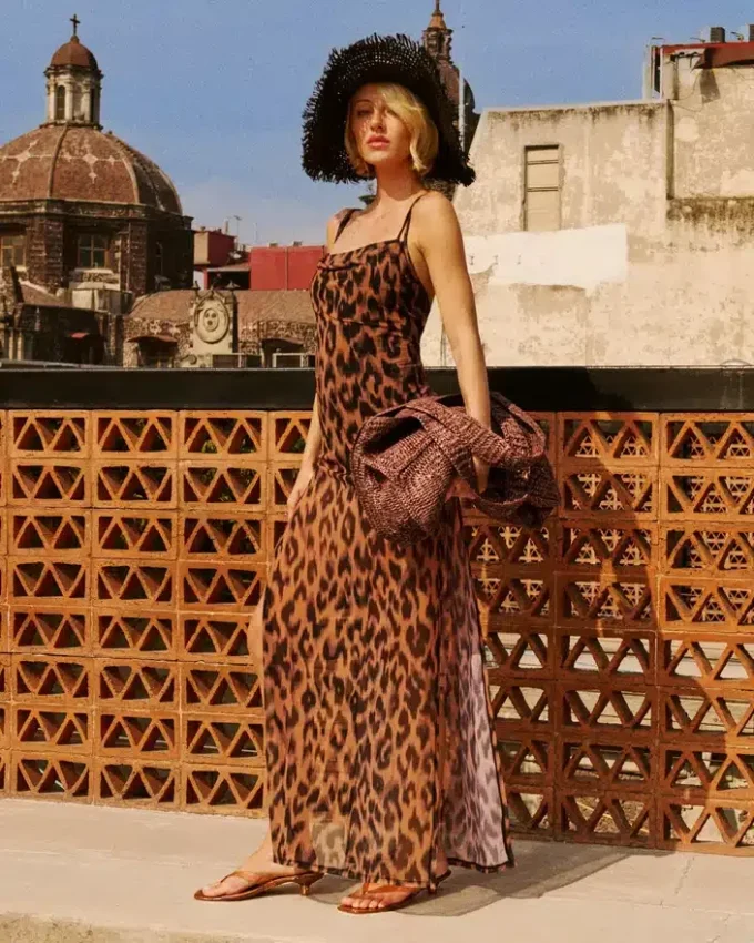 Haină de plajă Static Leopard Bikini Cover-Up Natural Haină de plajă Static Leopard Bikini Cover-Up Natural