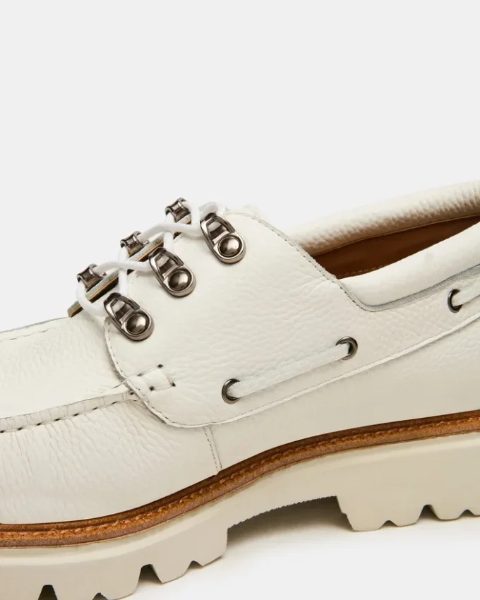 Victor din piele albă